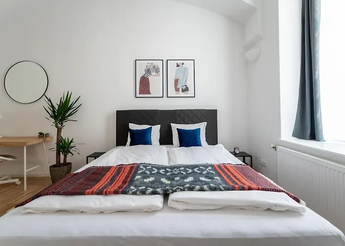 Family 2Br Oasis Steps From City By Hm