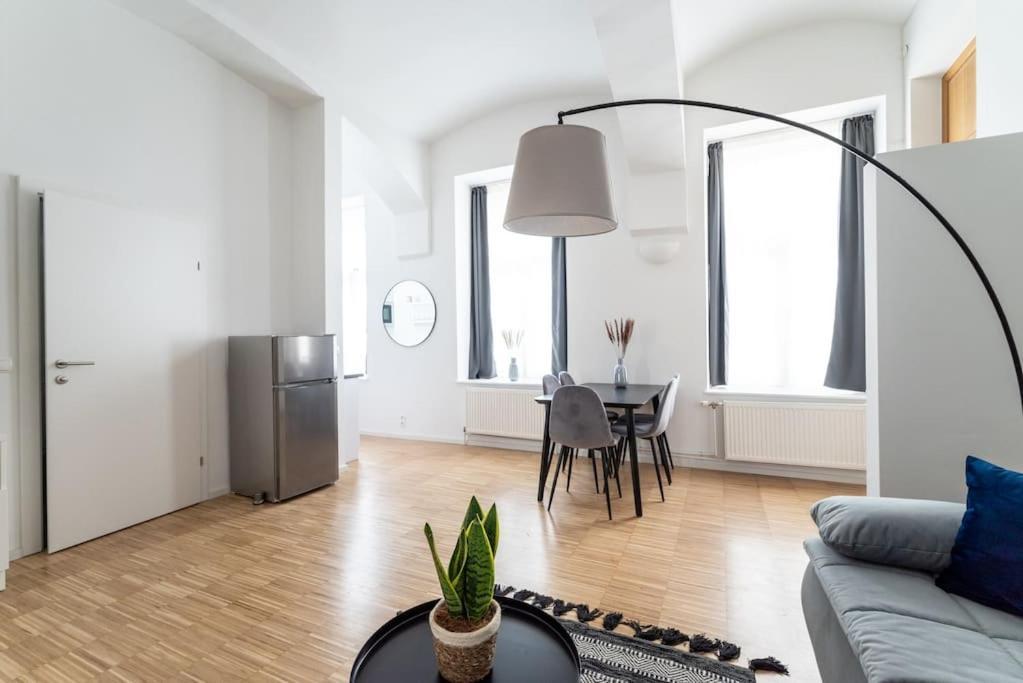 Family 2br Oasis Steps From By Hm Appartamento *