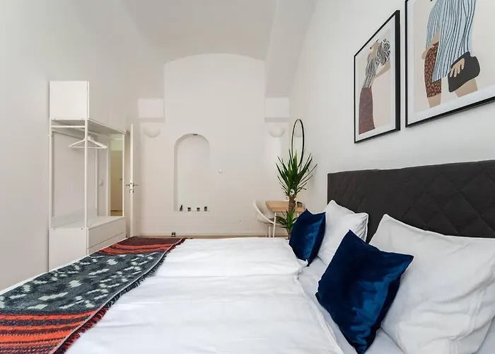 Family 2Br Oasis Steps From City By Hm