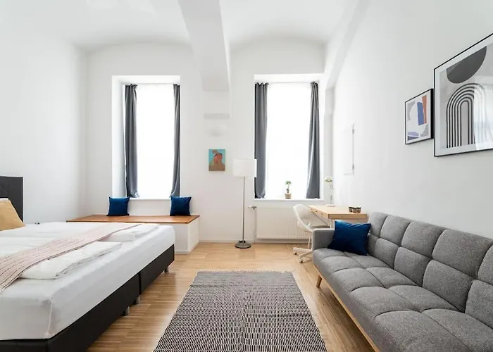 Family 2Br Oasis Steps From City By Hm