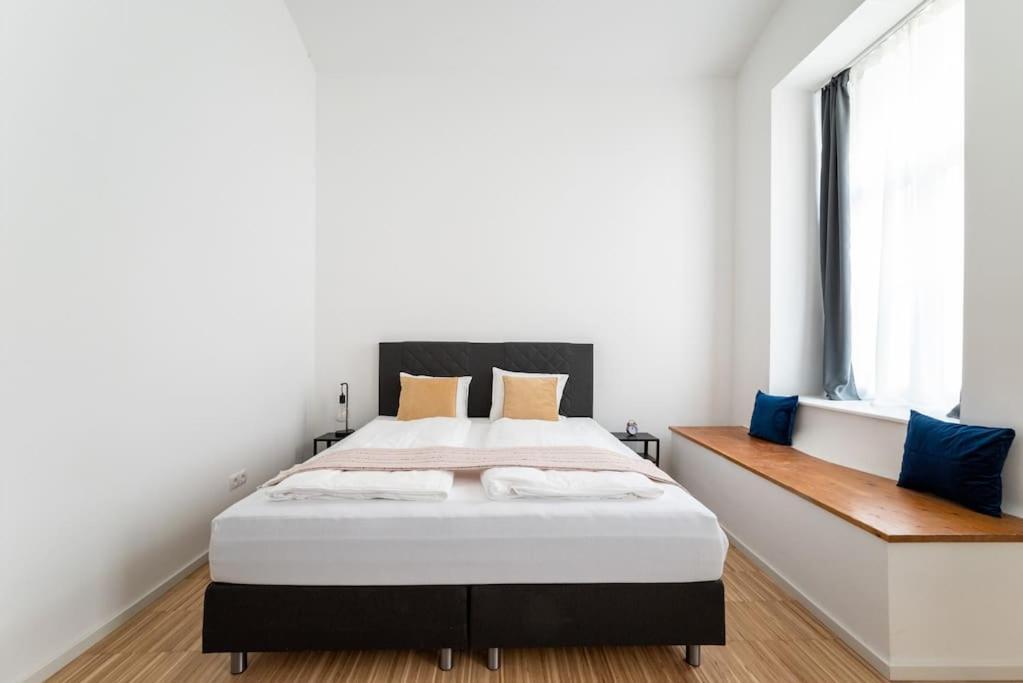 Family 2br Oasis Steps From By Hm Apartment Wien