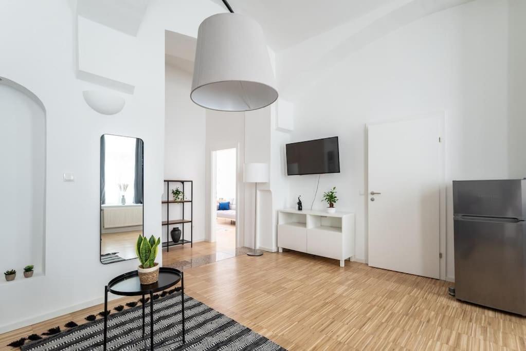 Apartment Family 2br Oasis Steps From By Hm Wien